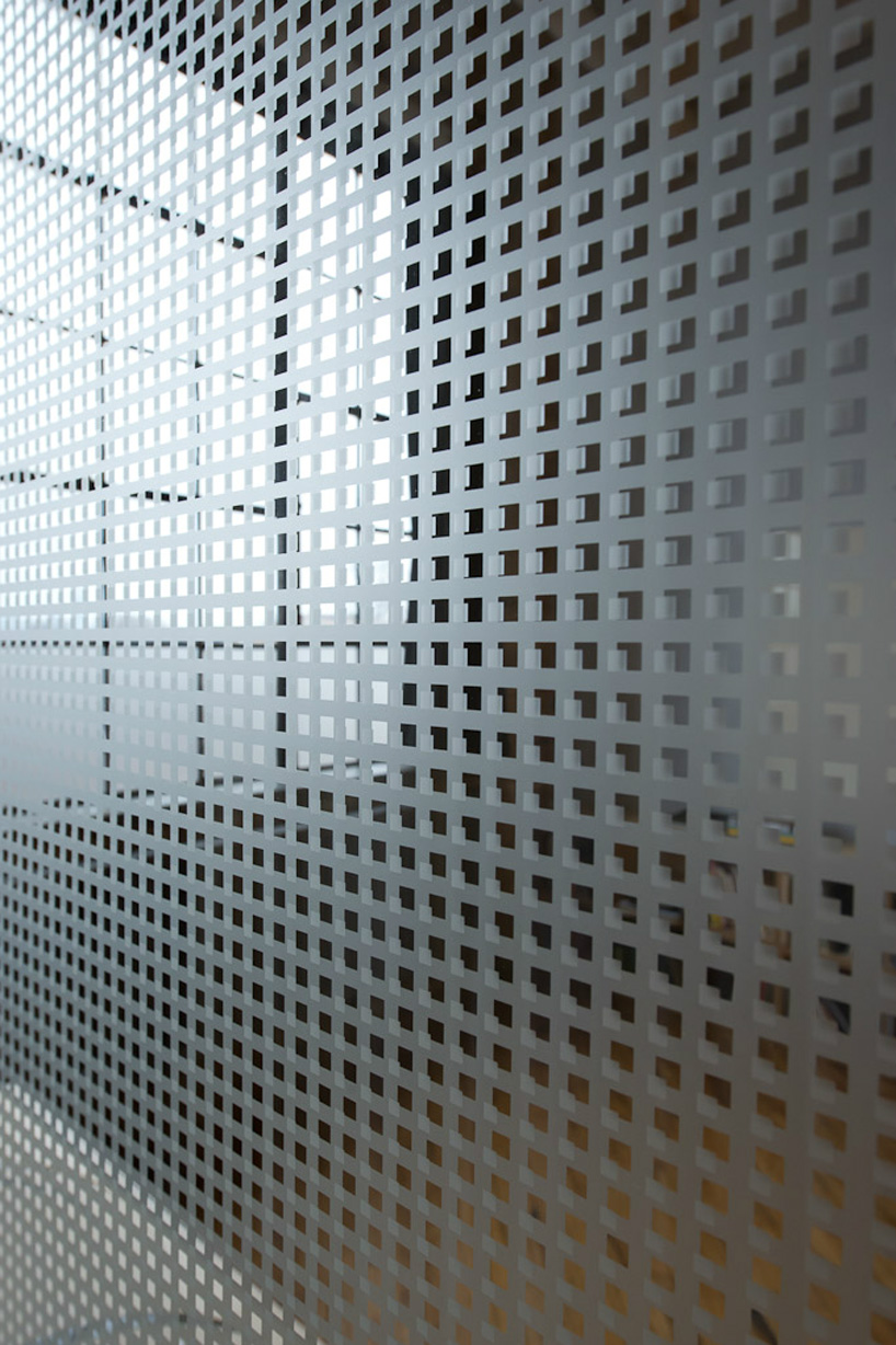 scholten & baijings skyline design glass gradients designboom 009