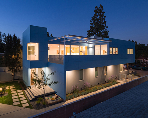 YU2E analyzes urban housing typologies with bluplex in LA