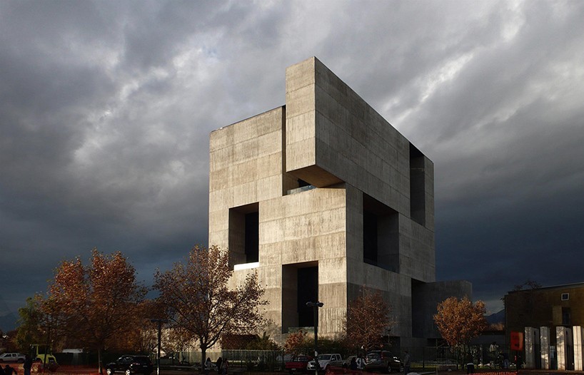 alejandro-aravena-wins-the-2016-pritzker-prize-designboom-01-818x526