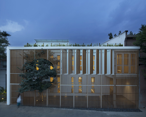 he wei's ding hui yuan zen & tea chamber in beijing follows the structure of a chinese garden