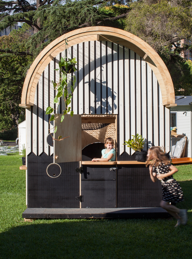 doherty-design-studio-vardo-hut-cubbyhouse-australia-designboom-02