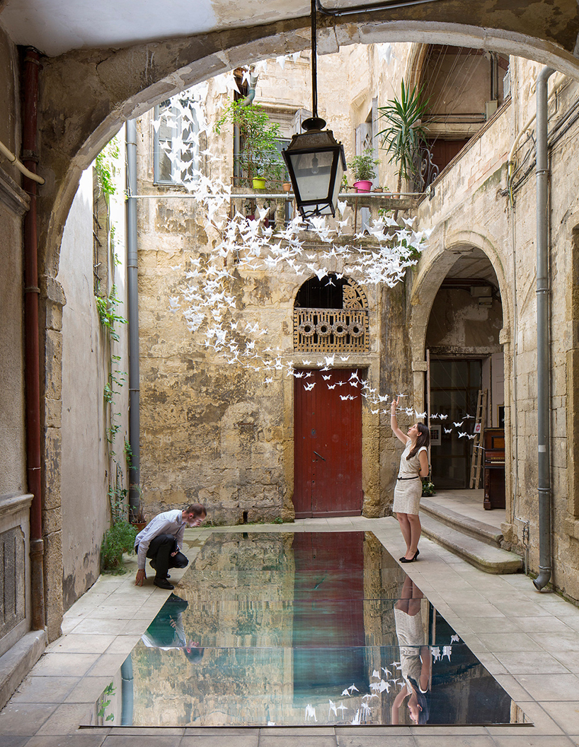 festival-des-architectures-vives-in-over-origami-birds-designboom-02