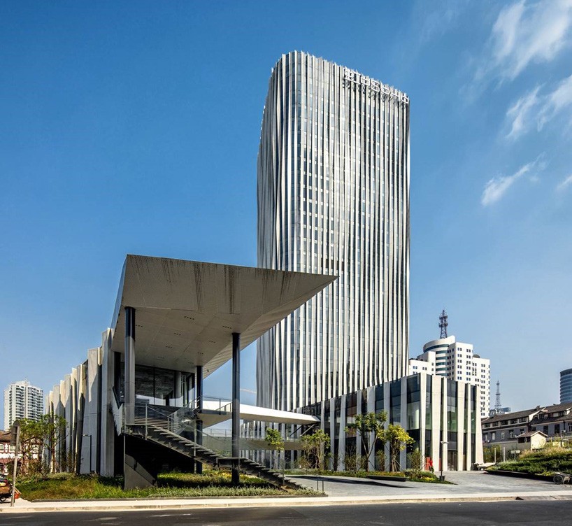kengo kuma creates a pleated aluminum mesh façade for shanghai office tower