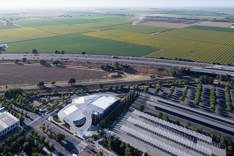 manetti-shrem-museum-of-art-SO-IL-UC-davis-california-designboom-01