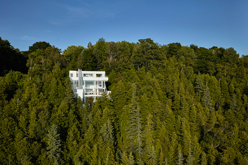 richard-meier-douglas-house-michigan-national-register-of-historic-places-designboom-01