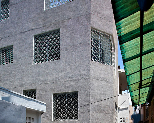 sannuki daisuke architects adds openings to hem house in vietnam