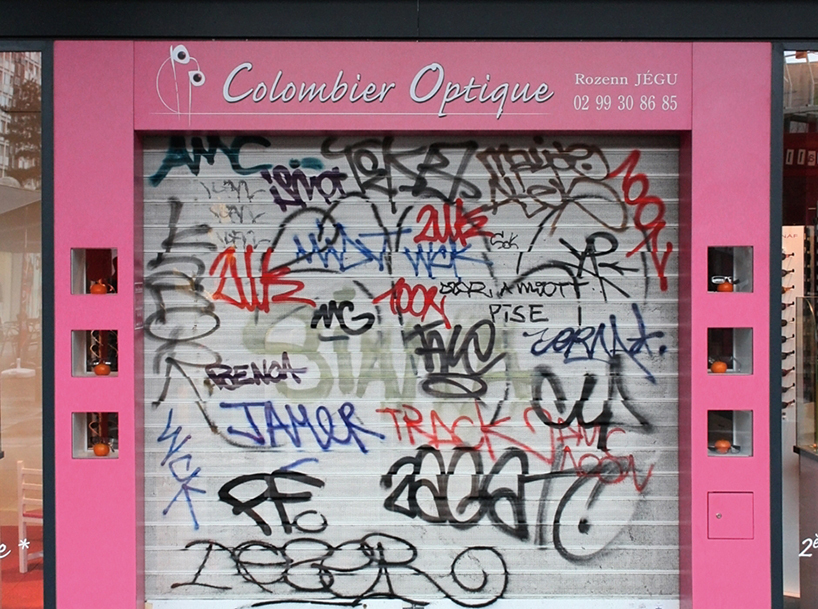 tag-clouds-graffiti-mathieu-tremblin-designboom-01