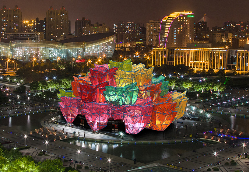 vasily-klyukin-roses-pavilion-designboom-01