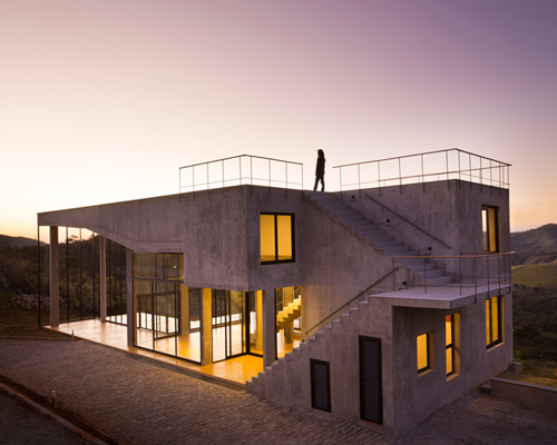 vazio S/A rests concrete home amid the brazilian landscape