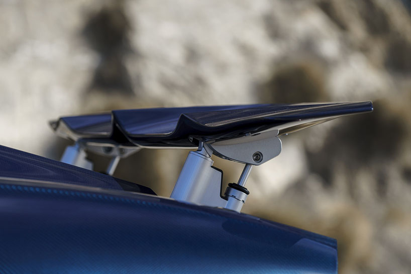 bugatti chiron shows off details with blue-tinted carbon fibre skin