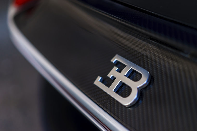 bugatti chiron shows off details with blue-tinted carbon fibre skin