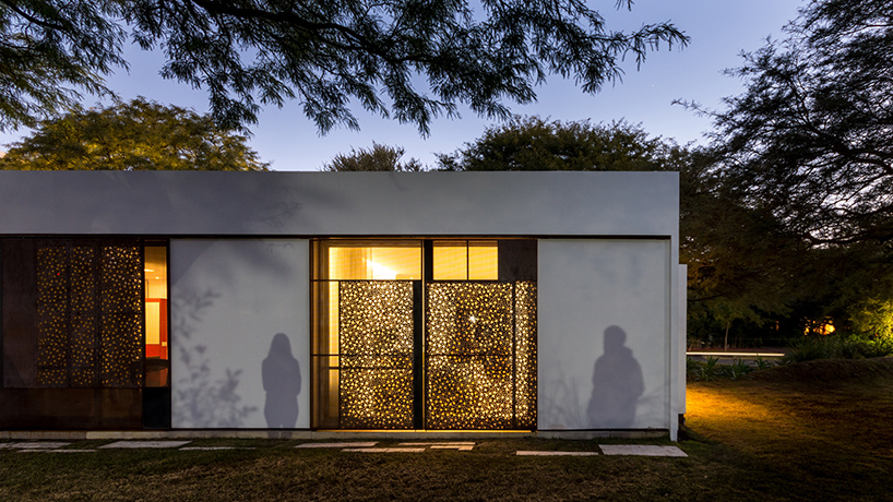 FCP-arquitectura-casa-mooe-house-cordoba-argentina-designboom-01