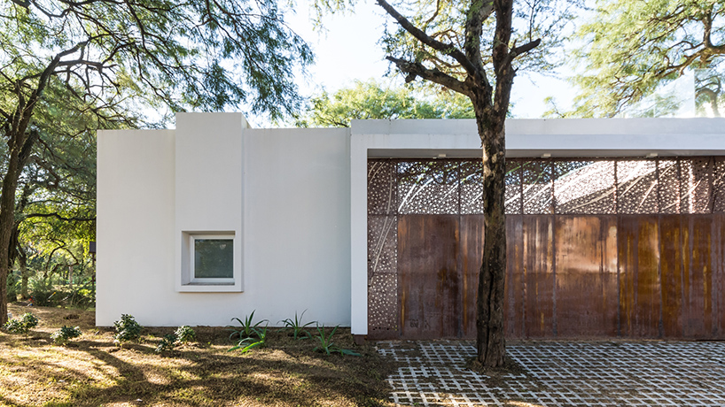 FCP-arquitectura-casa-mooe-house-cordoba-argentina-designboom-02