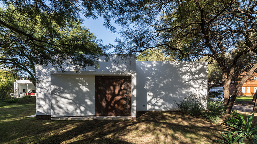 FCP-arquitectura-casa-mooe-house-cordoba-argentina-designboom-02