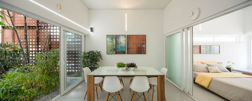 LIJO-RENY-architects-the-breathing-wall-residence-thrissur-kerala-india-designboom-02