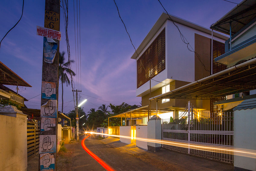 LIJO-RENY-architects-the-breathing-wall-residence-thrissur-kerala-india-designboom-02