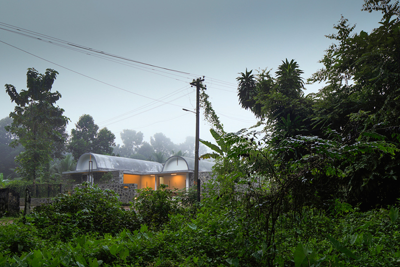 LIJO-RENY-architects-the-walls-and-vaults-house-kerala-india-designboom-02