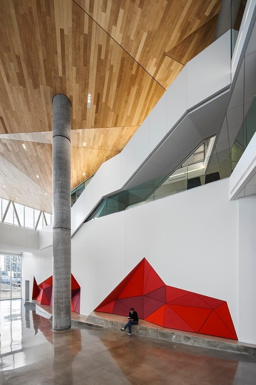 MSDL-architectes-menkes-shooner-dagenais-letourneux-maison-des-etudiants-de-l'ETS-montreal-canada-designboom-02