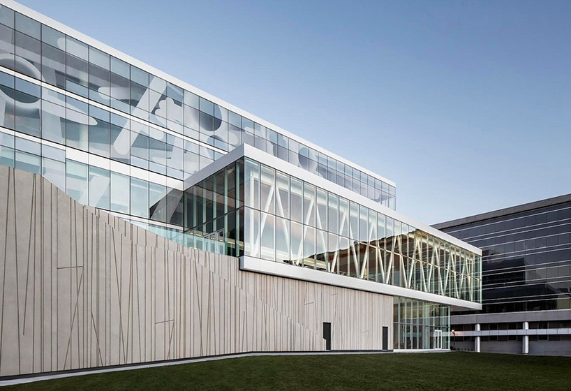 MSDL-architectes-menkes-shooner-dagenais-letourneux-maison-des-etudiants-de-l'ETS-montreal-canada-designboom-02