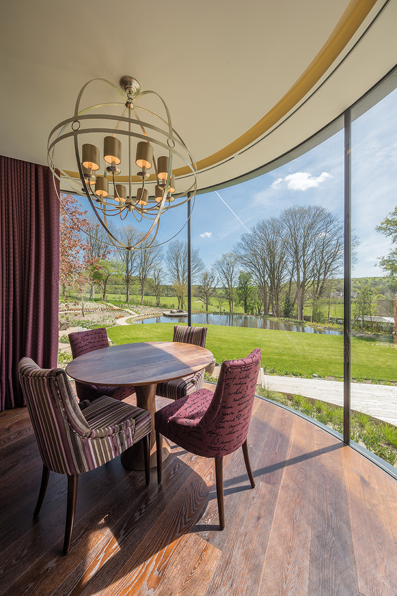 adrian-james-architects-incurvo-curving-brick-house-oxfordshire-designboom-02
