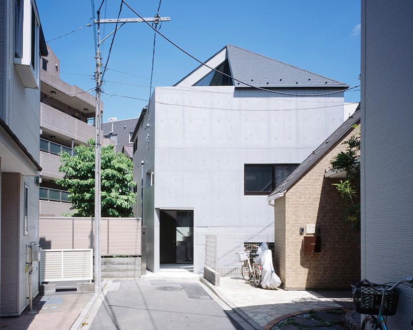 HAT is a compact concrete dwelling in tokyo by apollo architects