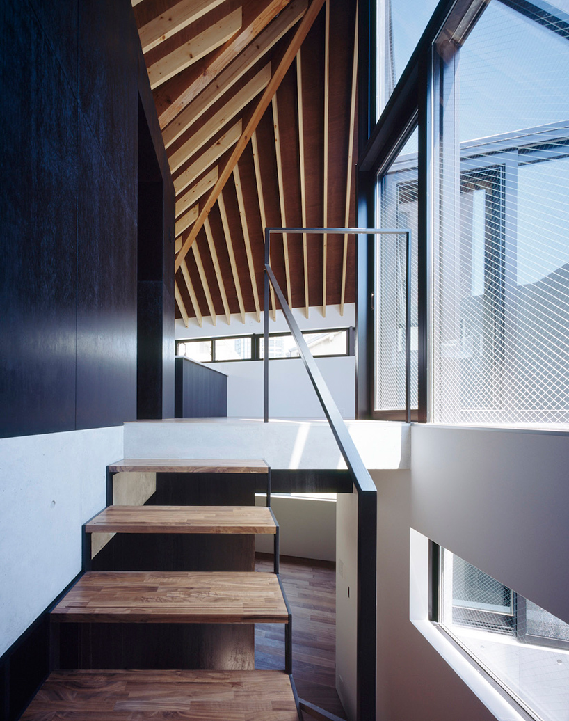 apollo-architects-and-associates-concrete-hat-house-tokyo-japan-designboom-02