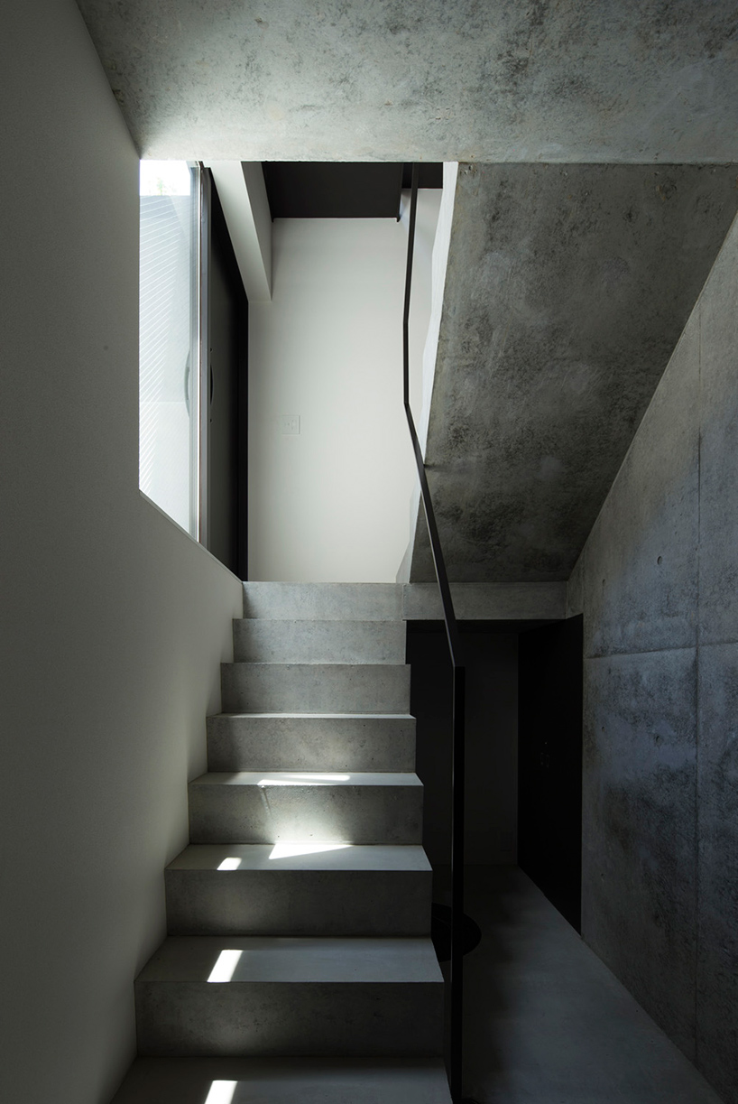 apollo-architects-and-associates-concrete-hat-house-tokyo-japan-designboom-02