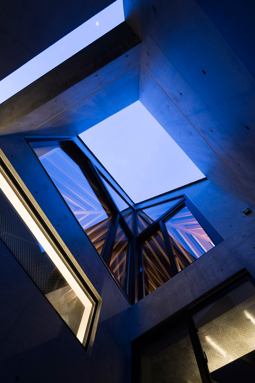 apollo-architects-and-associates-concrete-hat-house-tokyo-japan-designboom-02
