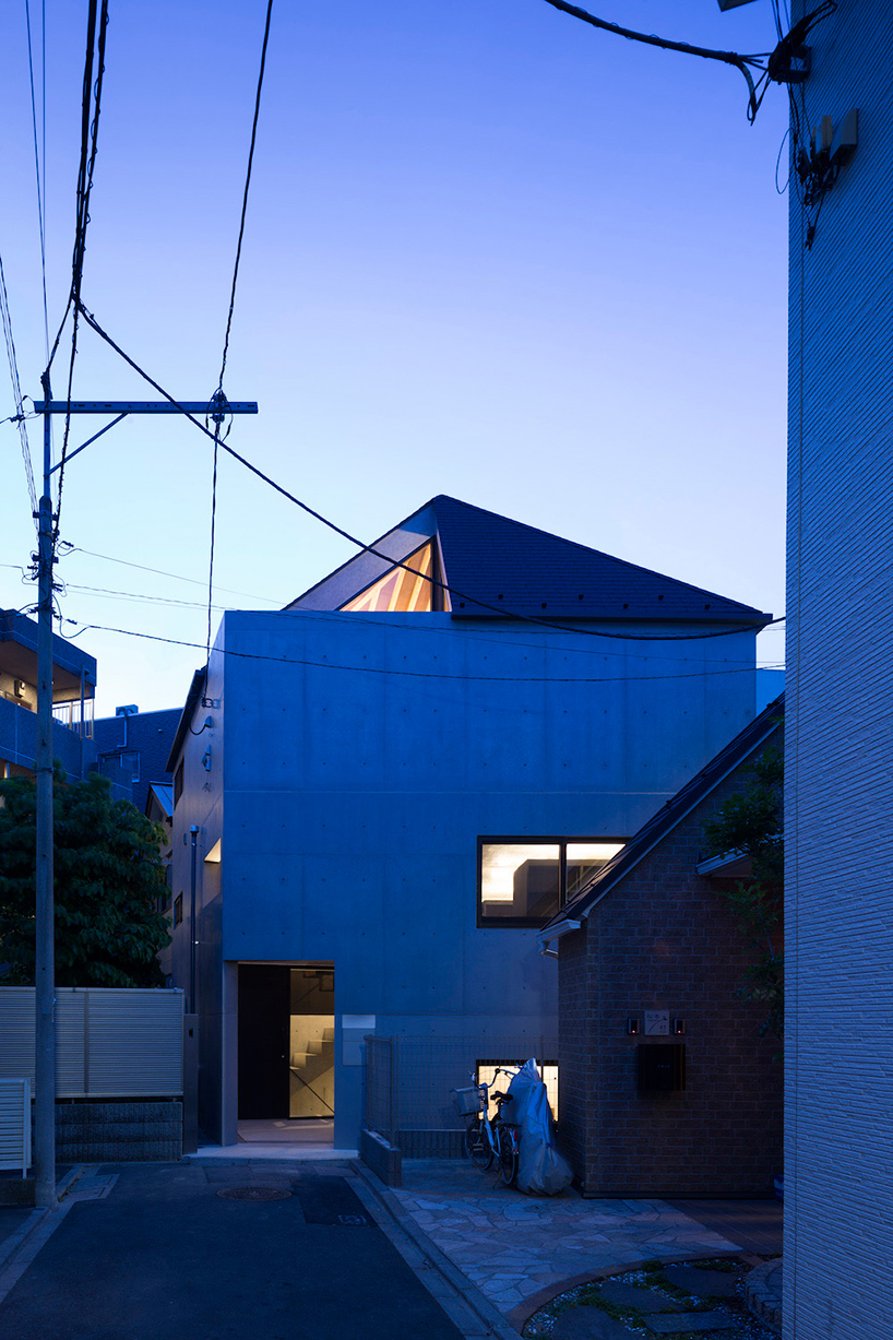 apollo-architects-and-associates-concrete-hat-house-tokyo-japan-designboom-02