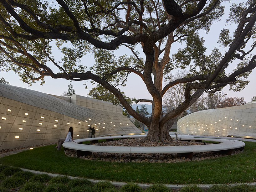 belzberg-architects-kaplan-family-pavilion-city-of-hope-duarte-california-designboom-02
