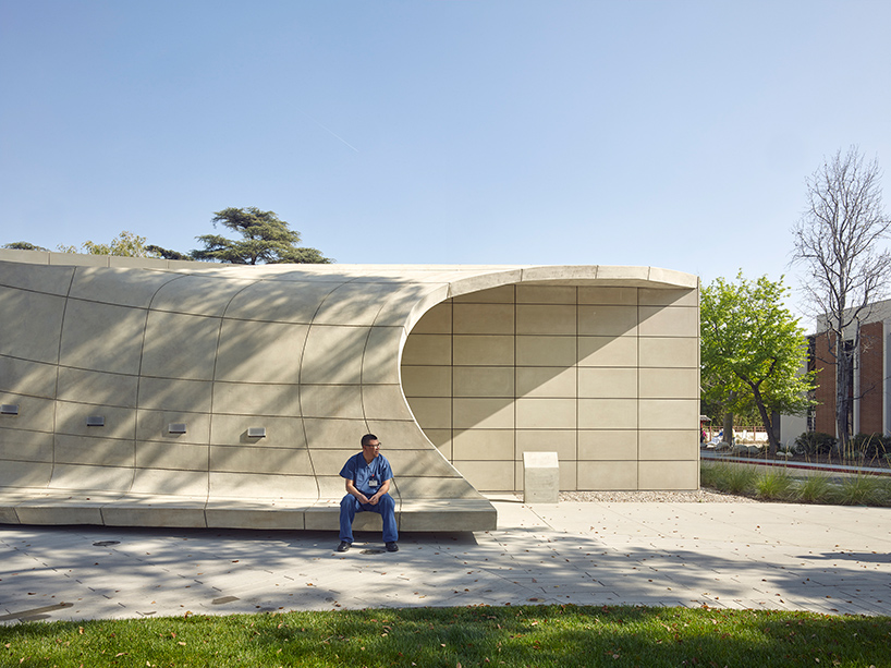 belzberg-architects-kaplan-family-pavilion-city-of-hope-duarte-california-designboom-02