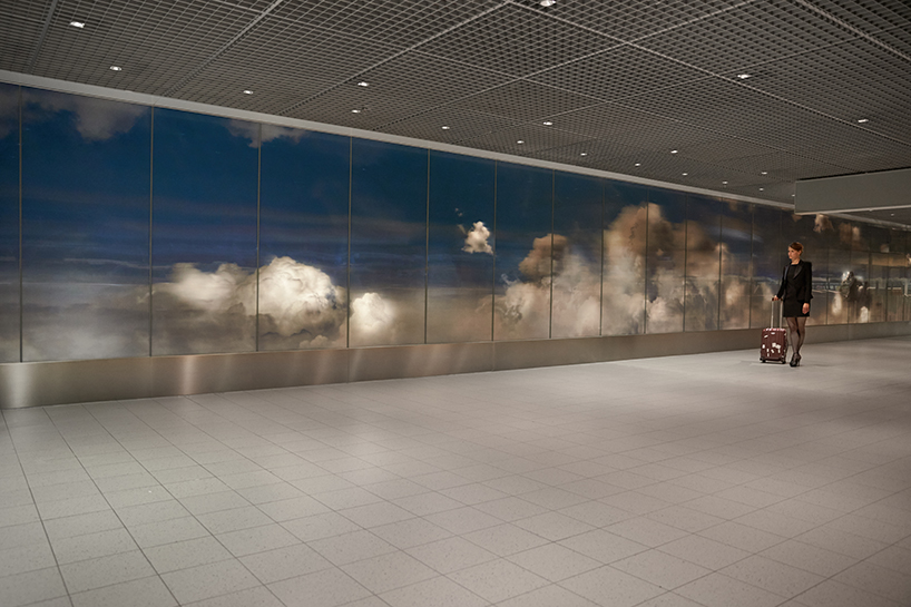 daan-roosegaarde-beyond-schiphol-airport-3D-clouds-designboom-01