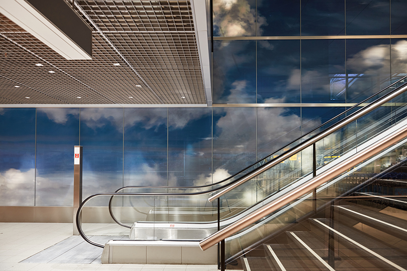 daan-roosegaarde-beyond-schiphol-airport-3D-clouds-designboom-02