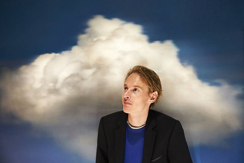 daan-roosegaarde-beyond-schiphol-airport-3D-clouds-designboom-02