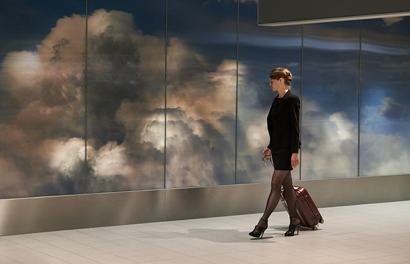 daan-roosegaarde-beyond-schiphol-airport-3D-clouds-designboom-02