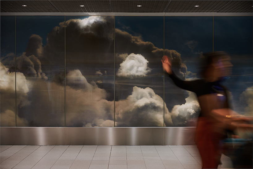 daan-roosegaarde-beyond-schiphol-airport-3D-clouds-designboom-02