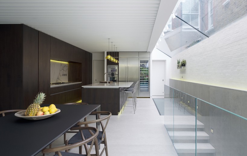 emergent-design-studios-lightwell-house-london-designboom-01