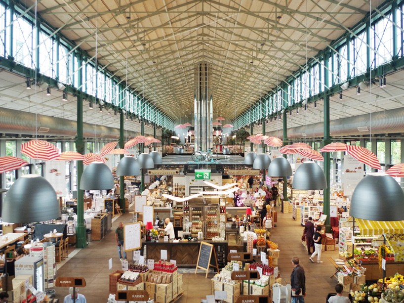 giulio iacchetti / internoitaliano suspends umbrellas above historic halls of EATALY munich