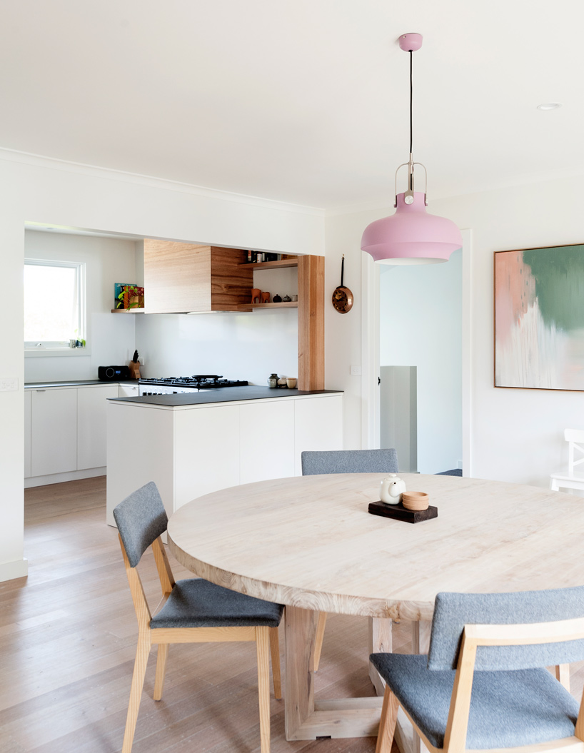 inbetween-architecture-doncaster-house-melbourne-australia-designboom-02