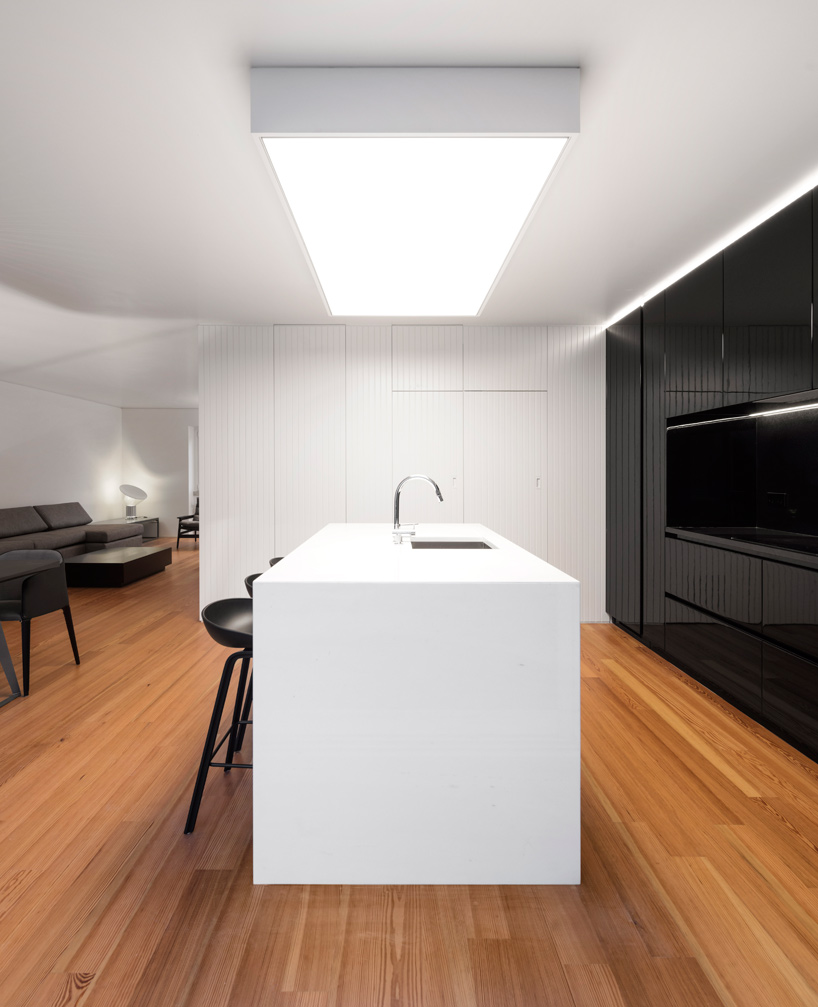 joao-tiago-aguiar-arquitectos-restelo-house-spain-designboom-02