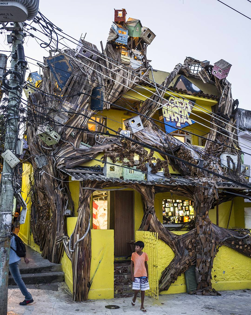 JR adds habitable moon room to 'casa amarela', a cultural center in rio's first favela