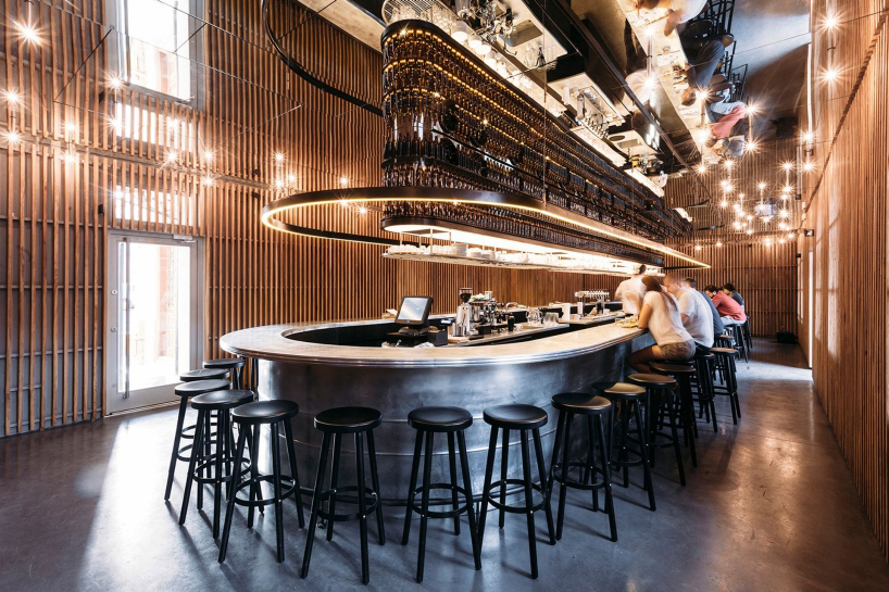 a 30-meter bar dominates projekt praga's perłowa beerhouse in lublin