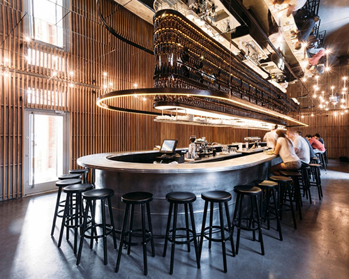 a 30-meter bar dominates projekt praga's perłowa beerhouse in lublin