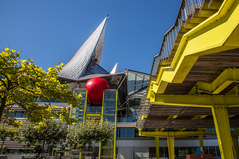 redball-antwerp-installation-designboom-02