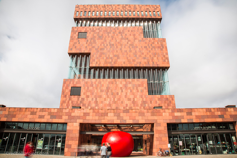 redball-antwerp-installation-designboom-02