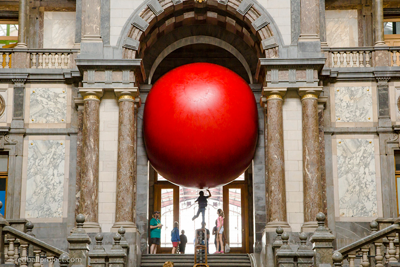 redball-antwerp-installation-designboom-02