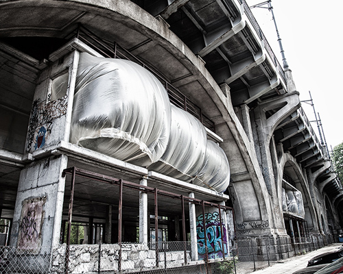 studio URMA blur set boundaries with moving and space forming objects