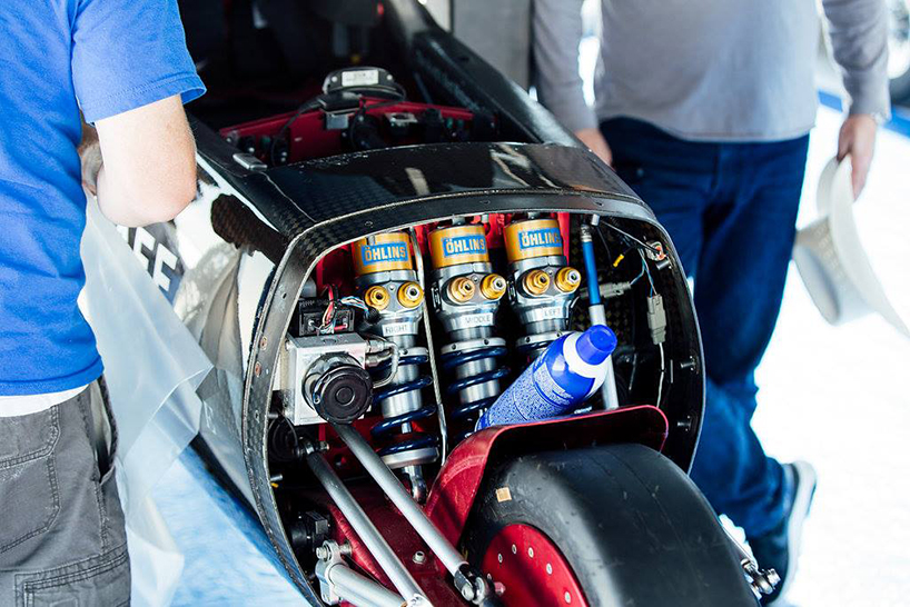 triumph-rocket-world-land-speed-record-attempt-guy-martin-designboom-02