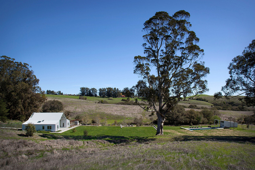 turnbull-griffin-haesloop-architects-hupomone-ranch-petaluma-california-designboom-02