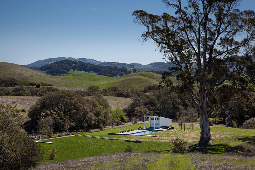 turnbull-griffin-haesloop-architects-hupomone-ranch-petaluma-california-designboom-02
